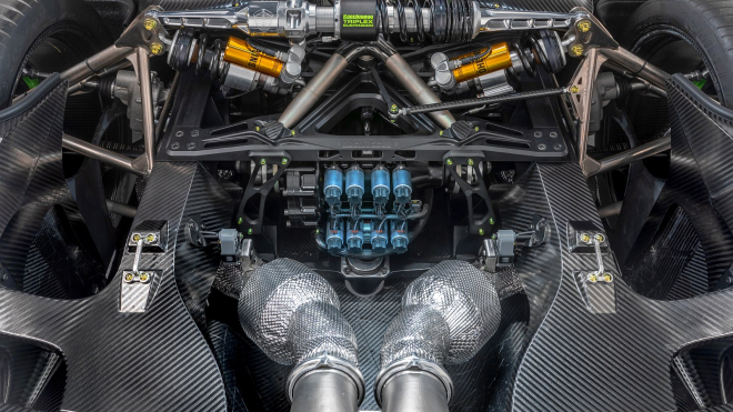 Stíhačka Koenigseggu rozezvučela svůj monstrózní motor při testu výkonu, takto zní 1 636 koní v akci