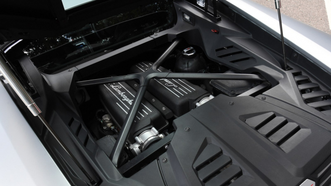 Le successeur de la Lamborghini Huracán allume son moteur pour la première fois devant les caméras, le légendaire V10 est à oublier