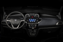 L'image de la nouvelle Lancia Ypsilon a été divulguée au moment où la voiture fuyait l'eau. Le prototype a été volé et conduit dans une rivière - 3 - Lancia Ypsilon Hybrid 2021 nove foto 03