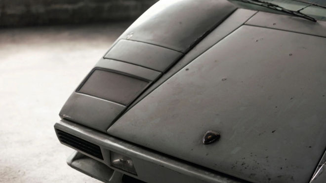 La Lamborghini Countach la plus célèbre a été retrouvée sous une couche de poussière après 20 ans, c'est dans cet état qu'elle est à vendre.