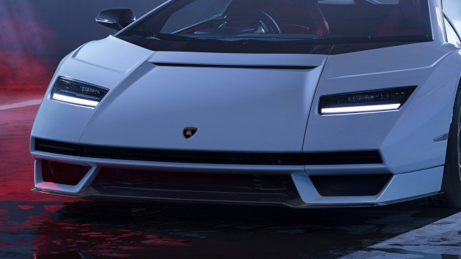 Kontroverzní pokus Lamborghini napodobit svou vlastní minulost se poprvé ukázal v provozu