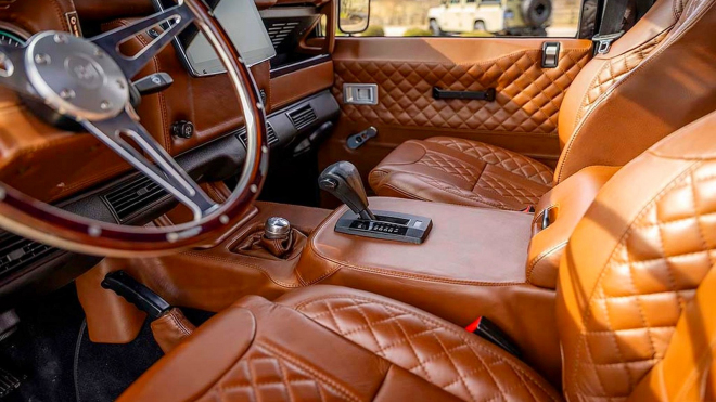 Automobilový valach českého původu se po drsné službě proměnil v &bdquo;luxusní nářadí&rdquo; s bizarním jménem za víc než 9 milionů