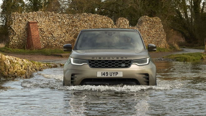 Land Rover chce potápějící se Discovery spasit absurdním krokem, může to pro něj být rána z milosti