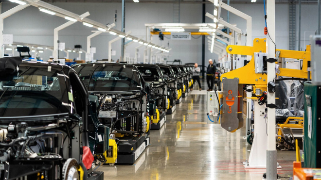 Další slavná britská automobilka má zcela opustit Británii a místo toho začít vyrábět svá auta v Americe