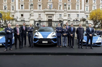La police italienne prend livraison de la nouvelle Lamborghini, enfin quelque chose rentre dedans - 3 - Lamborghini Urus Performante 2023 Italian Police 03