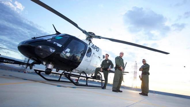 Policejní vrtulníky LAPD za rok vyprodukují tolik emisí jako auto, které ujede 30 milionů km. To jen pro srovnání měřítek