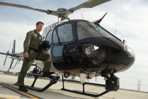 Les hélicoptères de la LAPD produisent autant d'émissions en un an qu'une voiture qui parcourt 30 millions de kilomètres. Ceci est juste pour comparer les références - 2 - LAPD Air Support Division illustrative photo 02