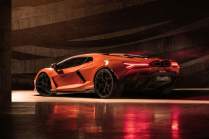 L'intérêt pour la nouvelle Lambo montre à quel point les nouvelles voitures se sont éloignées de l'imagination des gens, ils sont descendus sur le moteur V12 comme des guêpes sur des bonbons - 5 - Lamborghini Revuelto 2023 first kit 13
