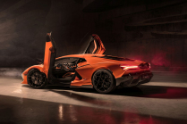 L'intérêt pour la nouvelle Lambo montre à quel point les nouvelles voitures se sont éloignées de l'imagination des gens, ils sont descendus sur le moteur V12 comme des guêpes sur des bonbons - 6 - Lamborghini Revuelto 2023 first kit 14