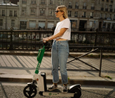 Paris est la première grande ville à interdire les trottinettes électriques. 14 000 d'entre elles doivent être retirées des rues dans les trois jours - 1 - Lime e-scooters illustration photo 01