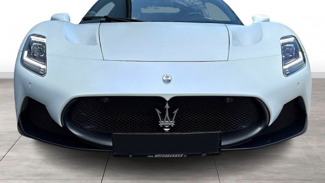 Přiměla by vás sleva 3,2 milionu Kč oproti ceníkové ceně zadat si s téměř nikým nechtěným sporťákem Maserati?