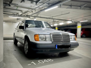 Le premier propriétaire a caché dans son garage pendant 37 ans une Mercedes indestructible que même l'apocalypse n'a pas pu arrêter. Elle est maintenant à vendre presque sans rouler - 1 - Mercedes W124 200D 1987 sans rouler à vendre 01