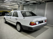 Le premier propriétaire a caché une Mercedes indestructible dans le garage pendant 37 ans, qui ne sera pas arrêtée même par l'apocalypse, maintenant presque inutilisée est à vendre - 3 - Mercedes W124 200D 1987 vente inutilisée 03