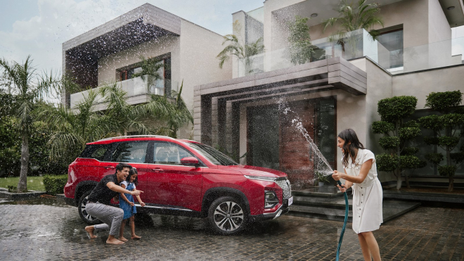 Číňané začali v novém prodávat rodinné SUV za 275 tisíc Kč, které sveze i 7 lidí. Ovládá se pomocí gest