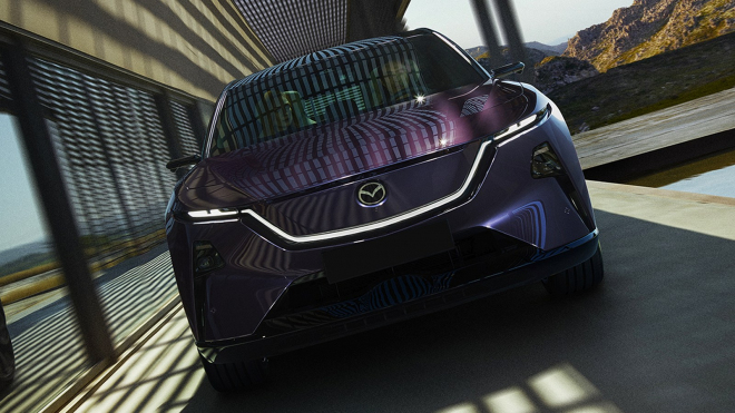 Nejnovější Mazda vypadá, jako by přijela z budoucnosti, její technika je ale jako z pravěku. To nemůže fungovat