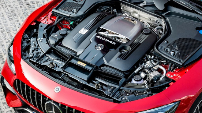 Mercedes nechtěl motory V8 nabízet už skoro pro nic, teď otočil a jejich novou generaci chce nacpat takřka do všeho