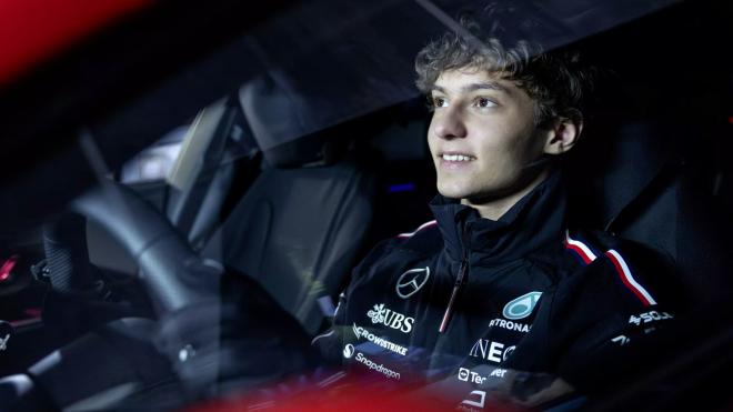 Nejnadějnější nováček letošní Formule 1 přelstil italské zákony, svůj víc jak 600koňový Mercedes může řídit okamžitě