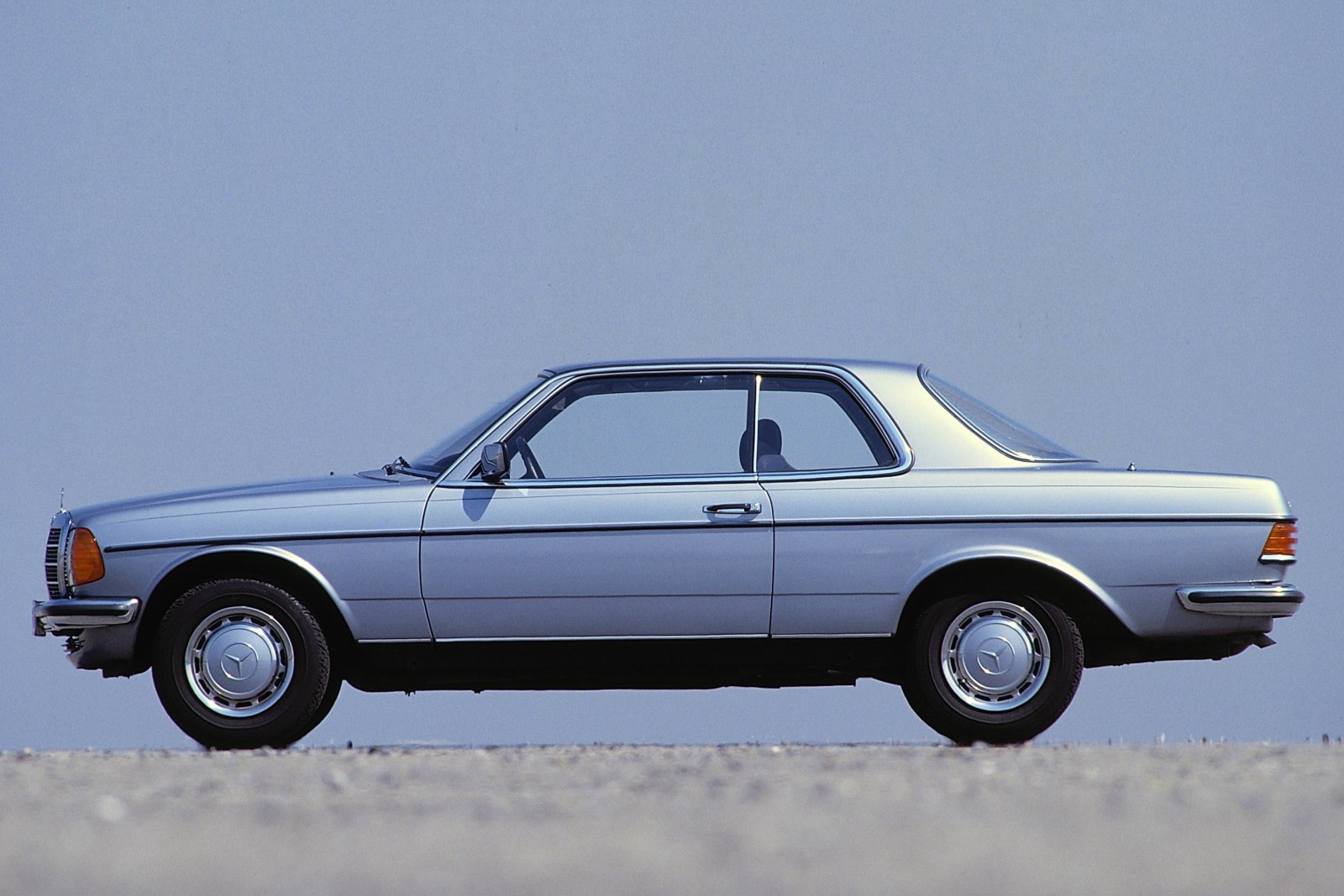 36 Let Stary Mercedes Na Autobahnu Ukazal Jak Rychla Byla Auta Uz V Casech Skod 120 Autoforum Cz