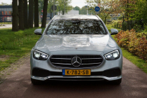 Une personne a parcouru plus de 370 000 km en deux ans avec une Mercedes moderne, des escrocs tchèques se battent pour l'obtenir - 1 - Mercedes E300de 2021 extremne ojety sale 01