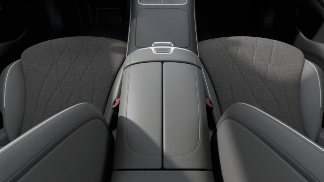 Mercedes třídy S se poprvé v historii prodává v základu bez špetky kůže s látkovými sedadly. A bylo by to fajn, kdyby to bylo pro vás