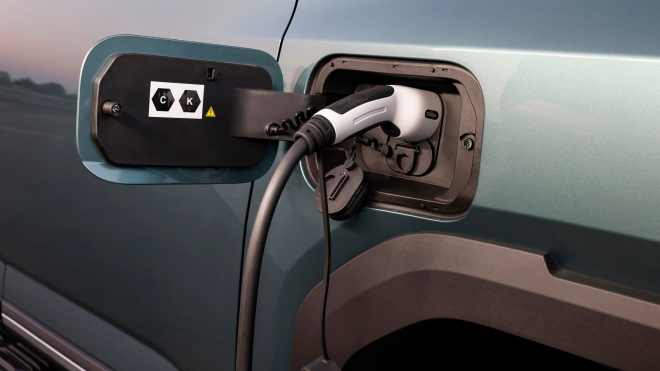 Fyzika vítězí nad marketingem: Šéf automobilky vysvětlil, proč mají i velké elektromobily tak malou kapacitu baterií. A proč se s tím vlastně nedá nic dělat