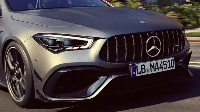 Chystaný ostrý Mercedes působí předem jako taková marnost, že se i mdlý předchůdce v rozlučkové verzi rázem jeví jako výhra