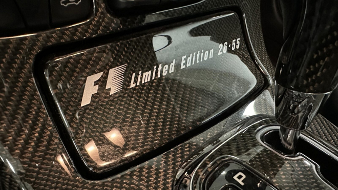 K mání je dodnes skoro nejeté, zapomenuté první silniční auto s revolučními brzdami z Formule 1, vzniklo jich pouhých 55