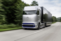EU se rozhodla zbavit všech kamionů poháněných diesely, ale kdo tedy zastane jejich práci? - 4 - Mercedes-Benz GenH2 2020 oficialni sada 07