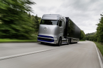 EU se rozhodla zbavit všech kamionů poháněných diesely, ale kdo tedy zastane jejich práci? - 5 - Mercedes-Benz GenH2 2020 oficialni sada 08