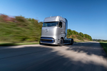 EU se rozhodla zbavit všech kamionů poháněných diesely, ale kdo tedy zastane jejich práci? - 7 - Mercedes-Benz GenH2 2020 oficialni sada 15
