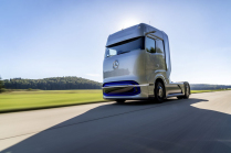 EU se rozhodla zbavit všech kamionů poháněných diesely, ale kdo tedy zastane jejich práci? - 8 - Mercedes-Benz GenH2 2020 oficialni sada 16