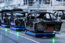 Un homme tue deux ouvriers dans une usine de Mercedes Classe S électrique La production est à l'arrêt, 35 000 personnes sont au chômage technique - 2 - Mercedes Sindelfingen tovarna factory oficialni 02
