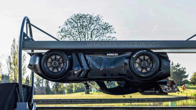 Auto popírající gravitaci jde do výroby. Prťavý stroj zvládne hlavou dolů i stát, na svou velikost ale stojí ohromné peníze