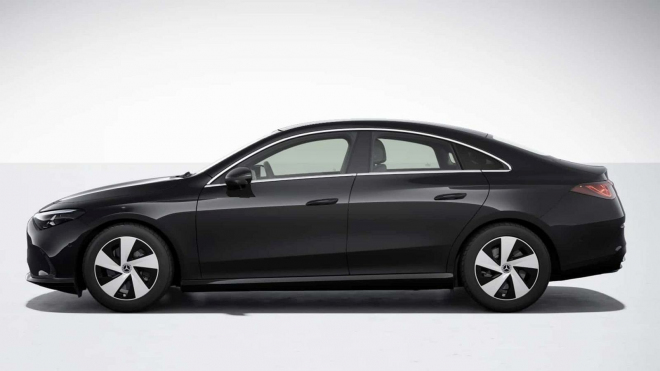 Nový Mercedes CLA působí v základu až ostudně lacině, i když stojí o statisíce víc. Uvnitř přišel o třetinu displejů
