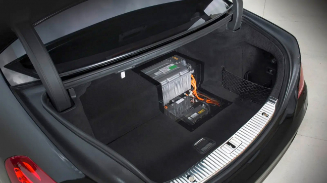 ADAC zjišťoval, kolik kapacity baterií zbylo po najetí 200 000 km plug-in hybridům, i nejlepší výsledek je bída