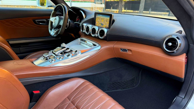 Ceny luxusního supersportu Mercedesu padly už po pár letech komicky nízko, 310 km/h můžete jezdit za míň než 180 se Škodou