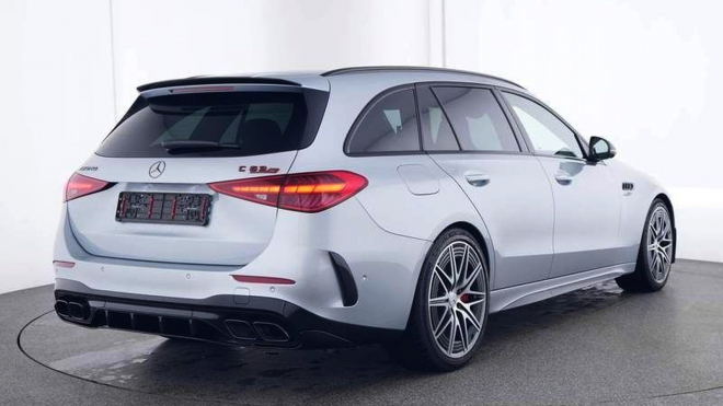 Downsingem zabitý Mercedes C63 od AMG ničí majitele brutálním poklesem hodnoty, po roce a 15 tisících km stojí polovinu