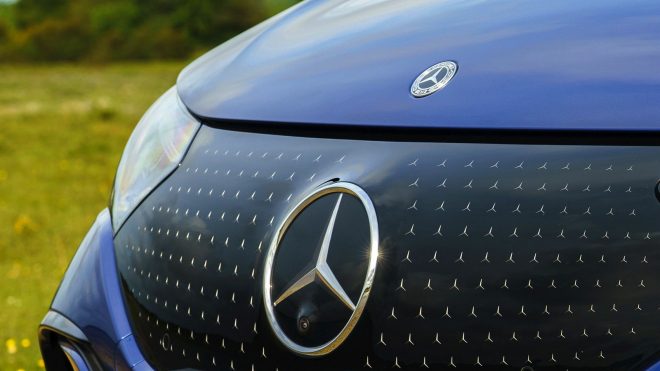 Konec jednoho z největších propadáků Mercedesu po pouhých třech letech je pořád menší tragédie než to, co ho následuje