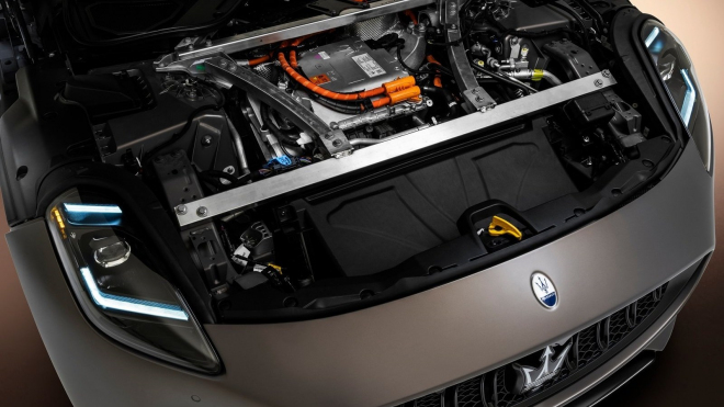 Maserati začalo na své elektrické propadáky nabízet slevy, jaké svět ještě neviděl, za cenu jednoho auta můžete mít dvě