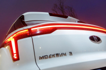 Vivacious Moskvich trouve enfin des clients pour ses SUV indésirables, rapporte 8k nouvelles ventes - 5 - Moskvic 3 2022 oficialni nove 05