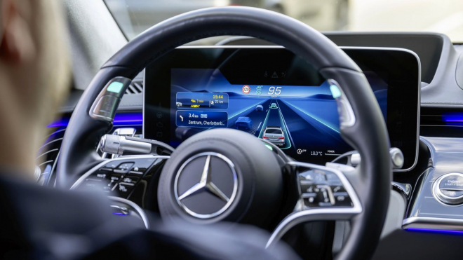 Mercedes chce zaplavit německé dálnice auty, která nepojedou víc jak 95 km/h, je to další odtržení Němců od reality