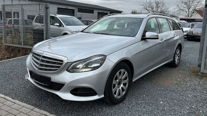 Někdo najel s nezničitelným kombíkem Mercedesu během pár let 817 tisíc km, vypadá pořád jako nový