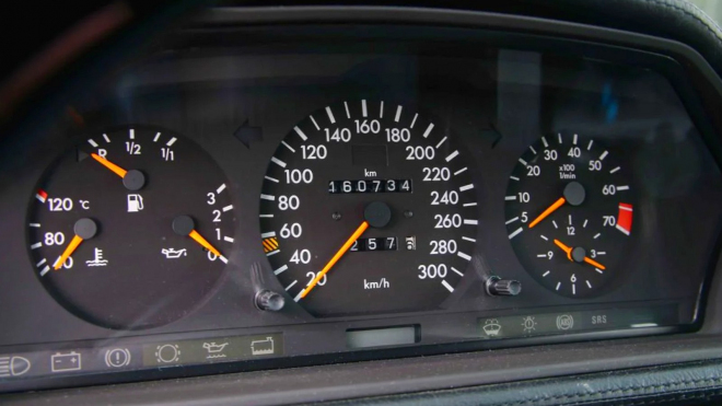Brutální kombík Mercedesu s motorem 7,0 V12 není jen sen. Skutečně vznikl, tachometr do 300 km/h nemá pro legraci