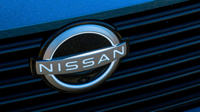 Nissanu se jeho byznys hroutí pod rukama. Ruší výrobu statisíců aut, nervózním dealerům dovoluje nevídané věci