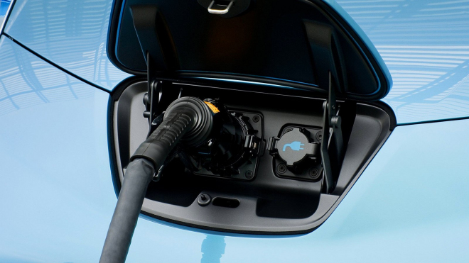 Nissan říká, že elektromobily budou stát stejně jako spalovací auta. Ale kdy? A jakým způsobem?