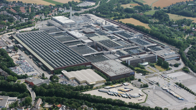 Stellantis začal zaměstnancům rozdávat pokuty za to, že do práce jezdí &bdquo;špatnými auty&rdquo;