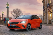 L'Opel Corsa F est l'une des voies les moins chères vers une voiture d'occasion moderne d'une marque solide, évitez la version uniquement électrique, elle ruine le propriétaire - 4 - Opel Corsa-e Mokka-e zlevneni just so 2021 01