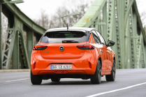 L'Opel Corsa F est l'une des voies les moins chères vers une voiture d'occasion moderne d'une marque solide, évitez la version uniquement électrique, elle ruine le propriétaire - 5 - Opel Corsa-e Mokka-e zlevneni jen tak 2021 02