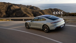 Porsche a dévoilé la voiture de route la plus puissante et la plus rapide de son histoire, mais son prix est tellement élevé qu'il pourrait être trop élevé même pour ses clients - 5 - Porsche Taycan 2024 first kit 05