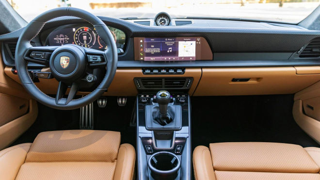 Anti elektromobil: Muž si koupil tohle auto a sotva s ním vyjel, pak ho prodal o 1 milion Kč dráž